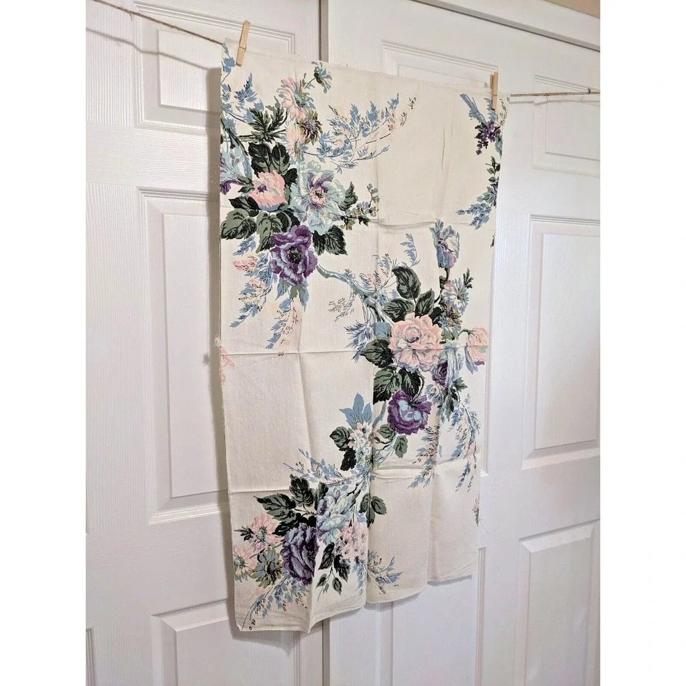 Vintage Mid-Century Home Décor Romantic Floral Fabric‎ Purple Blue Pink 24